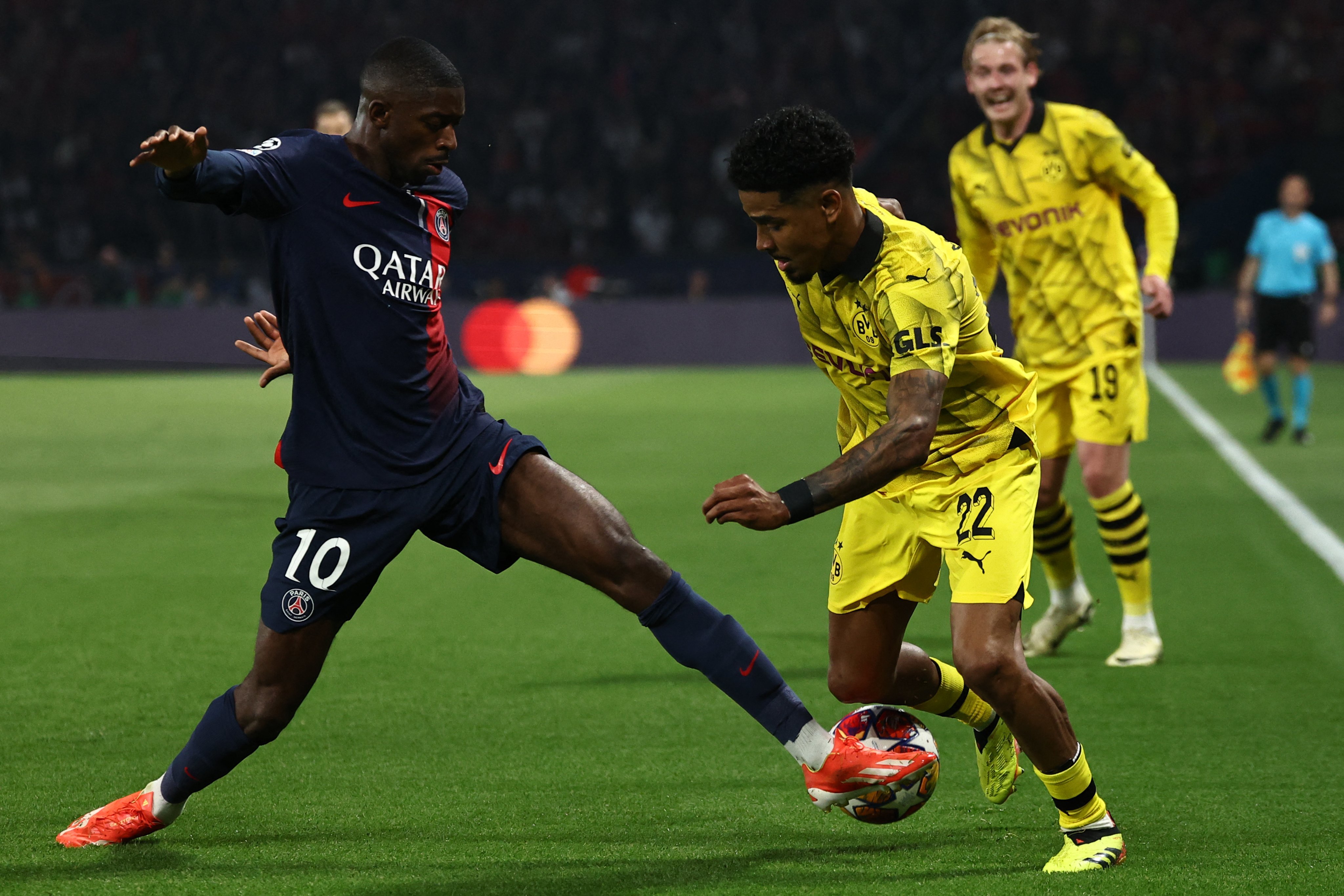 包含多特蒙德迎欧冠关键赛；集结日回应争议；赛场秩序良好；年轻球员得到机会的词条