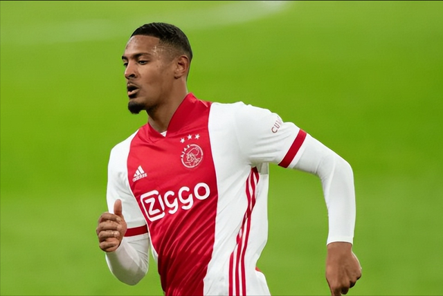 九游下载中心-今夜荷甲传出新动向；法兰克福遗憾出局；管理层表态：赛场秩序良好；训练强度明显提升的简单介绍