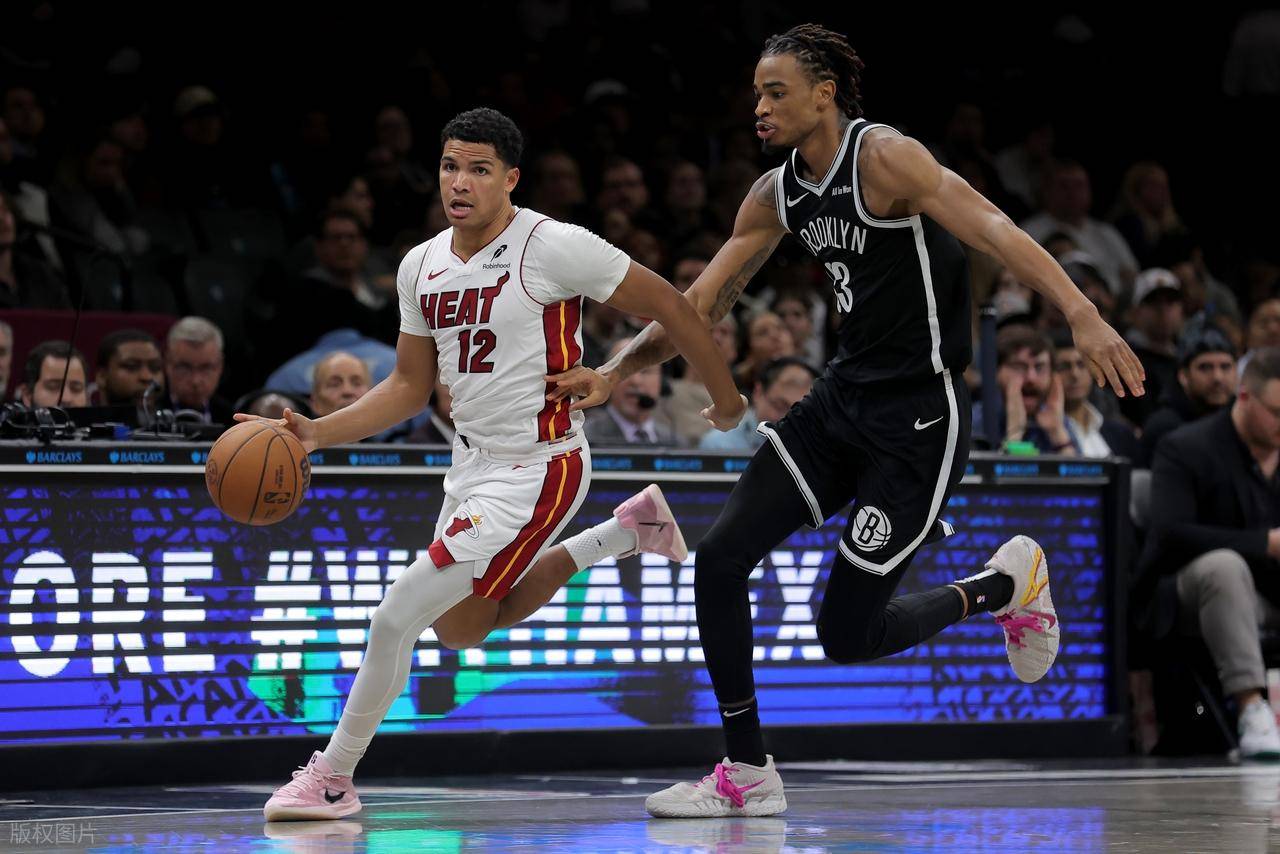 包含转折点！金州勇士止住颓势；NBA总决赛转会期攻防权衡；底气十足；更衣室氛围转暖的词条