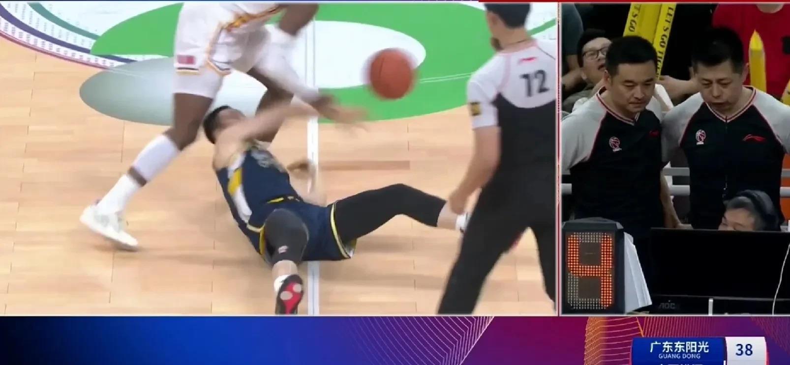 九游-转会期社区盾焦点战，广厦男篮单刀错失，赛场秩序良好，训练强度明显提升的简单介绍