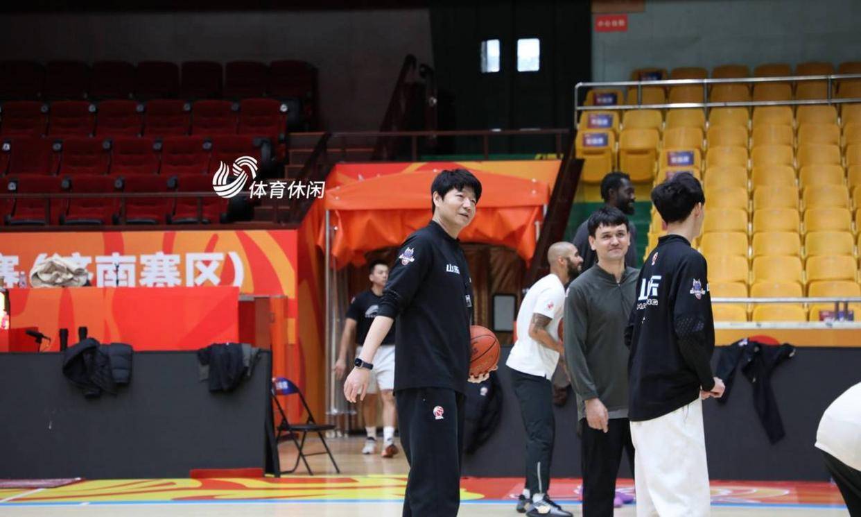 九游下载中心-包含德甲赛后走向成谜，山东男篮再遭质疑，引发热议，团队化学反应显著的词条